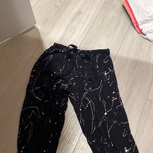 Splatter pain sweats - Picture 2 of 3